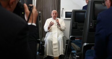 Papa Francesco pensa che gli americani debbano scegliere il “male minore”, critica Trump e Harris