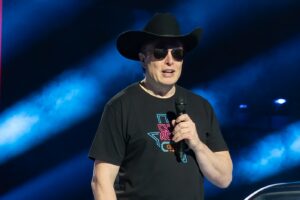 Elon Musk dice che porterà tutta la famiglia su Marte, ma solo se vincerà Donald Trump