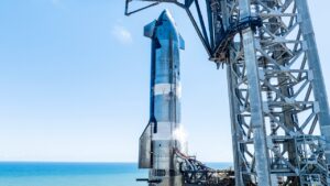 SpaceX recupera parte di Super Heavy Booster 11 dal mare, proseguono i test di Starship