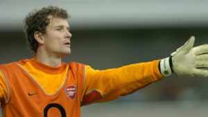 L’ex stella dell’Arsenal multata di 135.000 euro dopo aver danneggiato il garage del vicino con una motosega