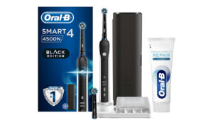 Oral-B Smart 4 4500 Cross Action torna a 49€, e sono scontate anche le prove di ricambio: ecco perché questo spazzolino elettrico è speciale!