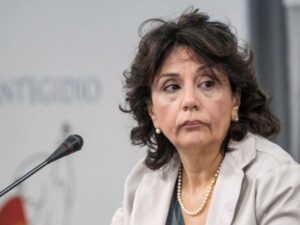 Il ritorno della prof.ssa Di Cesare: ma il suo attacco è un flop