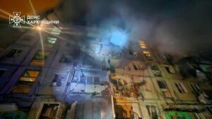 Guerra Ucraina – Russia, le notizie di oggi. Bombe russe su Kharkiv, colpito condominio. Kiev teme attacco a rete energetica