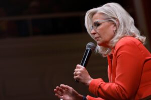 L’ex rappresentante Liz Cheney raddoppia con forza il suo appoggio a Kamala Harris in Wisconsin