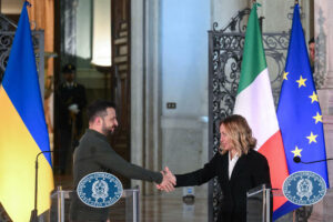 Zelensky a Roma, incontro con Meloni. Il premier: “Importante un negoziato credibile con Mosca”