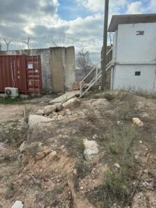 Nuovi attacchi all’Unifil. Danneggiata una base italiana. Meloni: “Inaccettabile