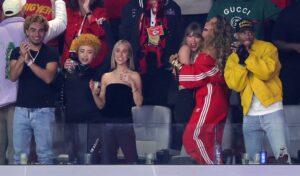 Taylor Swift e Travis Kelce hanno davvero torchiato Blake Lively su Sisterhood of the Traveling Pants?