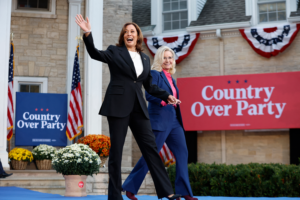 Perché Kamala Harris sta cercando di conquistare gli elettori del GOP