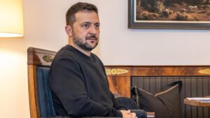 Guerra Ucraina – Russia, le notizie di oggi. Zelensky: “Dal tour europeo ottenuti pacchetti di aiuti per la difesa”. Kiev: colpito deposito di petrolio nel Lugansk