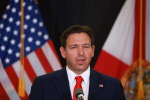 Ron DeSantis sta facendo di tutto per silurare la misura elettorale sull’aborto in Florida