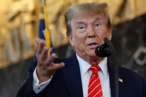 Trump va alla TV di Stato saudita e dice di avere “tanto rispetto” per il principe ereditario legato all’omicidio della sega per ossa