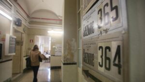 Elezioni Liguria, urne aperte dalle 7 alle 23 e domani fino alle 15. Il maltempo ha costretto lo spostamento di alcuni seggi dalle zone più a rischio