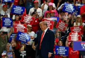 I sostenitori di Donald Trump sopporteranno il costo del suo caos economico