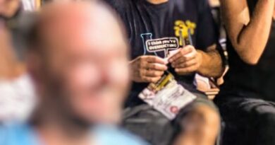 È morto a 44 anni il fumettista Andrea “Svario” Barion, trovato senza vita nella sua casa: “Ha lasciato il carcere del dolore”
