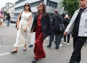 7 idee di outfit borgogna da provare in autunno
