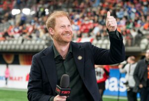 Il principe Harry pensa che sarebbe “figo” essere un quarterback (canadese)