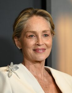 Sharon Stone praticamente senza trucco ai Governors Awards