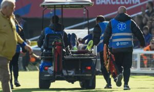 Barcellona, paura per Balde: barella in campo, ecco cos’è successo
