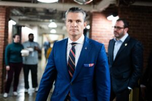 Il segretario alla Difesa scelto da Trump, Pete Hegseth, ha ricevuto un’e-mail in cui diceva che maltrattava le donne – da sua madre
