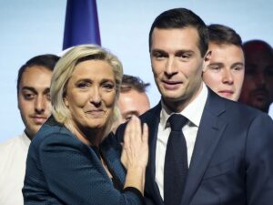 “Voteremo la sfiducia”: Le Pen e Melenchon condannano il governo Barnier