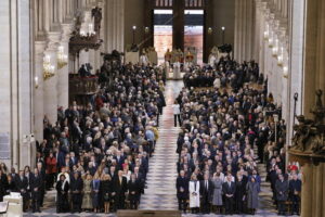 notre-Dame del mondo”, riapre la cattedrale simbolo di Parigi