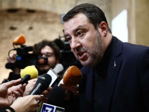 Sciopero venerdì 13 dicembre, stop a bus e treni. Salvini: “Inammissibile, riduzione a 4 ore”