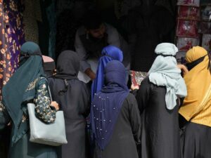 La guerra alle donne degli ayatollah iraniani: pena di morte se non indossano il velo
