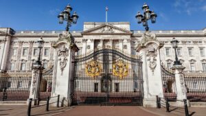 Donna arrestata dopo la festa di Natale del personale di Buckingham Palace