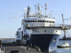 “Leggi assurde”. La Geo Barents frigna contro il governo e lascia il Mediterraneo centrale