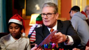 Starmer “guarda a un futuro migliore e più luminoso” nel messaggio di Natale