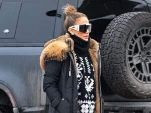 Jennifer Lopez si fa notare per il suo stile da après-ski ad Aspen