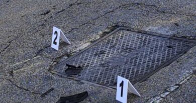 Auto contro colonnina del gas ad Ancona, almeno due morti
