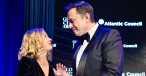 “Trattativa avanzata tra il governo Meloni e Space X di Musk: operazione da 1,5 miliardi”: l’indiscrezione di Bloomberg
