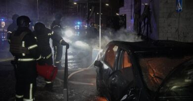 Quattro morti negli attacchi aerei russi a Kiev, dicono i funzionari ucraini
