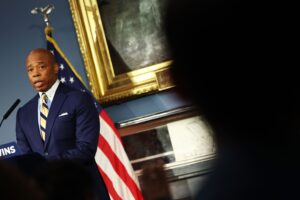 La vita politica di Eric Adams è ora affidata a Donald Trump