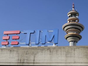 Poste e Tim verso il gemellaggio