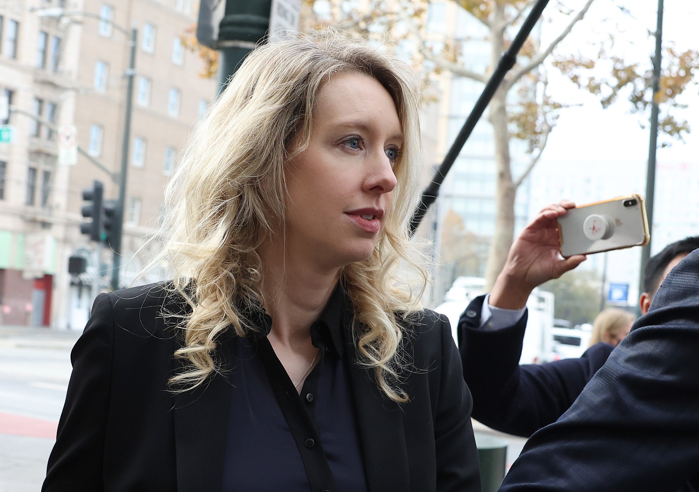 Elizabeth Holmes parla dell'”inferno e della tortura” del carcere, delle nuove invenzioni e dell'”ottica” della gravidanza