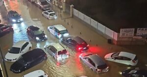 Nubifragio sull’Isola d’Elba: strade allagate e operazioni di salvataggio a Portoferraio