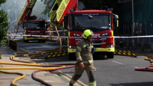Incendio in un hotel di lusso a Londra, oltre 100 evacuati