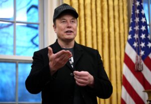 Elon Musk ha avuto un figlio da Ashley St. Clair, secondo lei, il che lo rende padre di almeno 13 figli