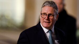 Starmer chiede agli Stati Uniti di essere al fianco dell’Ucraina con una garanzia di sicurezza, perché un cattivo accordo di pace sarebbe un “disastro” per tutti