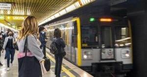 Sciopero mezzi pubblici di lunedì, gli orari a rischio a Roma, Milano e Torino