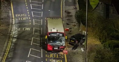 Un morto e tre feriti in un incidente che coinvolge un autobus londinese
