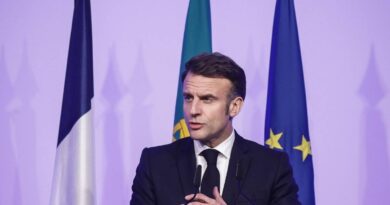Macron guerrafondaio senza i nostri soldati