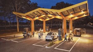 Fastned arriva in Italia: ricarica ultraveloce fino a 400 kW per auto elettriche
