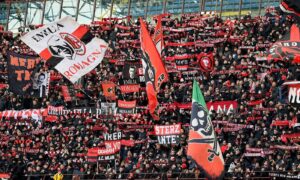 Il Milan va incontro ai tifosi, bloccata la vendita dei biglietti per il derby con l’Inter di Coppa Italia: il motivo