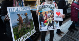 Trump bocciato dalla Corte Suprema (e da due giudici conservatori) sui fondi Usaid: “Deve sbloccare 2 miliardi”