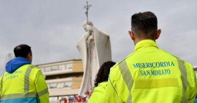 Papa Francesco, lieve miglioramento: “Buona risposta alla terapia”