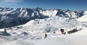 Sciatore 18enne muore sullo Zoncolan prima della gara di SuperG: caduto nel riscaldamento, volo di 70 metri