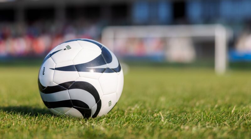 Il club calcistico si scusa dopo aver tenuto un minuto di silenzio per un ex giocatore ancora in vita